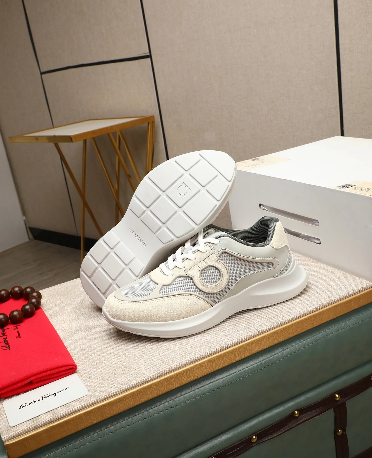 Men's shoes 💰700 📛📛 Salvatore Ferragamo is the world's top luxury footwear brand. It comes from the fashion kingdom of Italy. It is famous all over the world for its traditional handmade design and novel styles... 🚶🏻🚶🏻New suit shoes are available simultaneously at the counter. This model is purely handmade. The fabric is imported from Italy and original first-layer cowhide. Mesh + cowhide lining. Original authentic outsole🌀🌀Size: 39➖44 (38 45 customized)